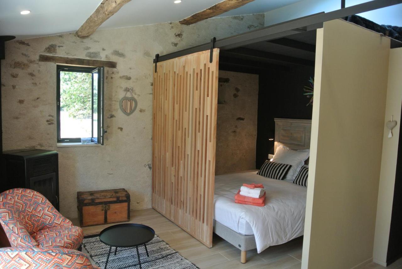 Bed and Breakfast Les Epis Du Vent Adilly Exterior foto
