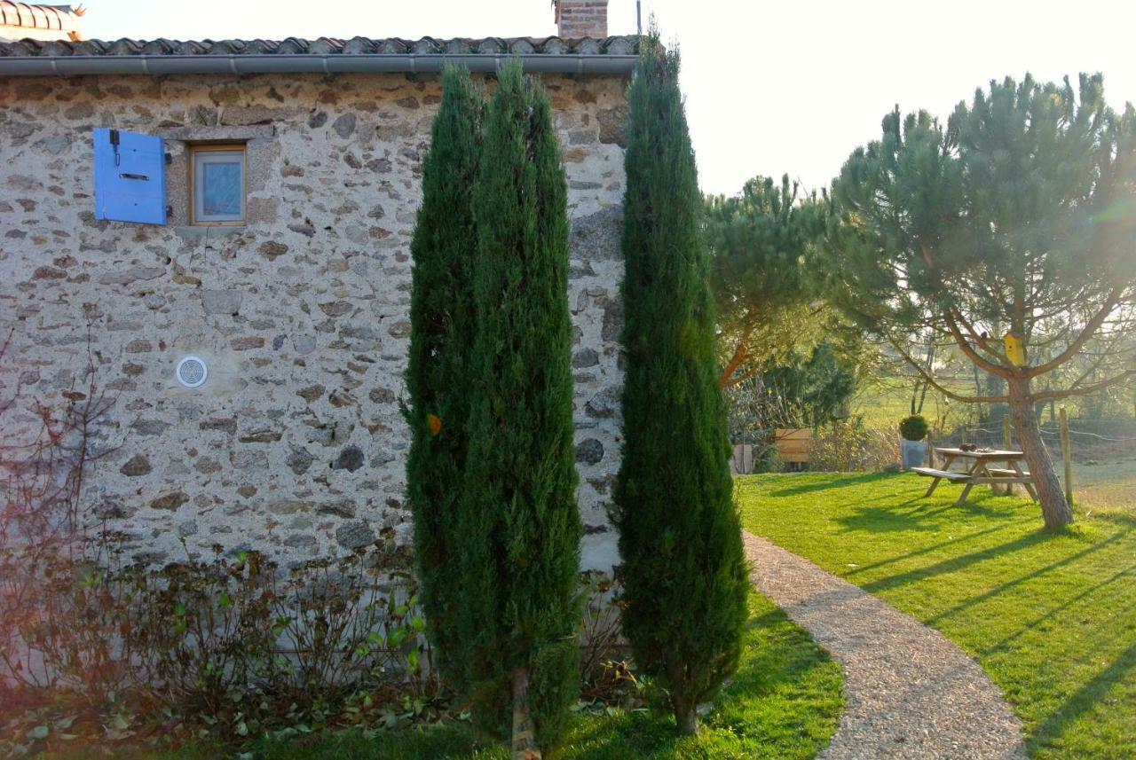 Bed and Breakfast Les Epis Du Vent Adilly Exterior foto