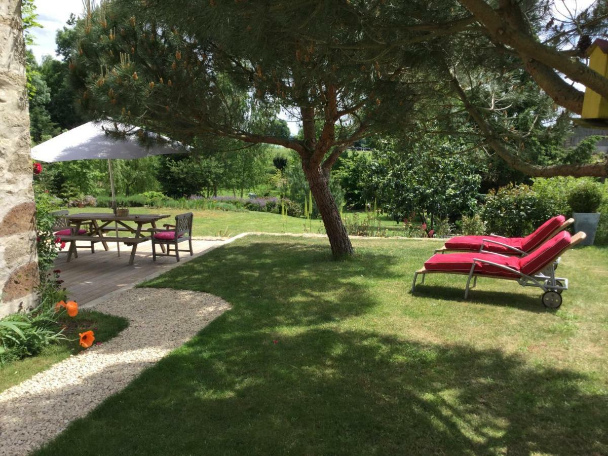Bed and Breakfast Les Epis Du Vent Adilly Exterior foto