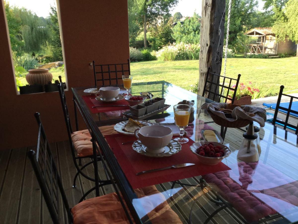 Bed and Breakfast Les Epis Du Vent Adilly Exterior foto