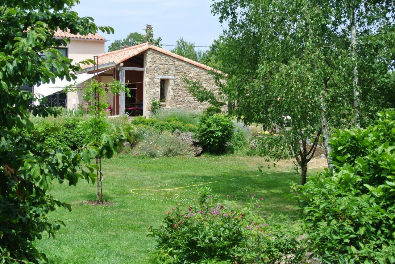 Bed and Breakfast Les Epis Du Vent Adilly Exterior foto